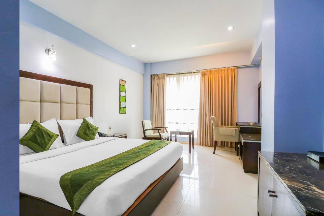 Treebo Trend Hotel Parker Ahmadábád Kültér fotó