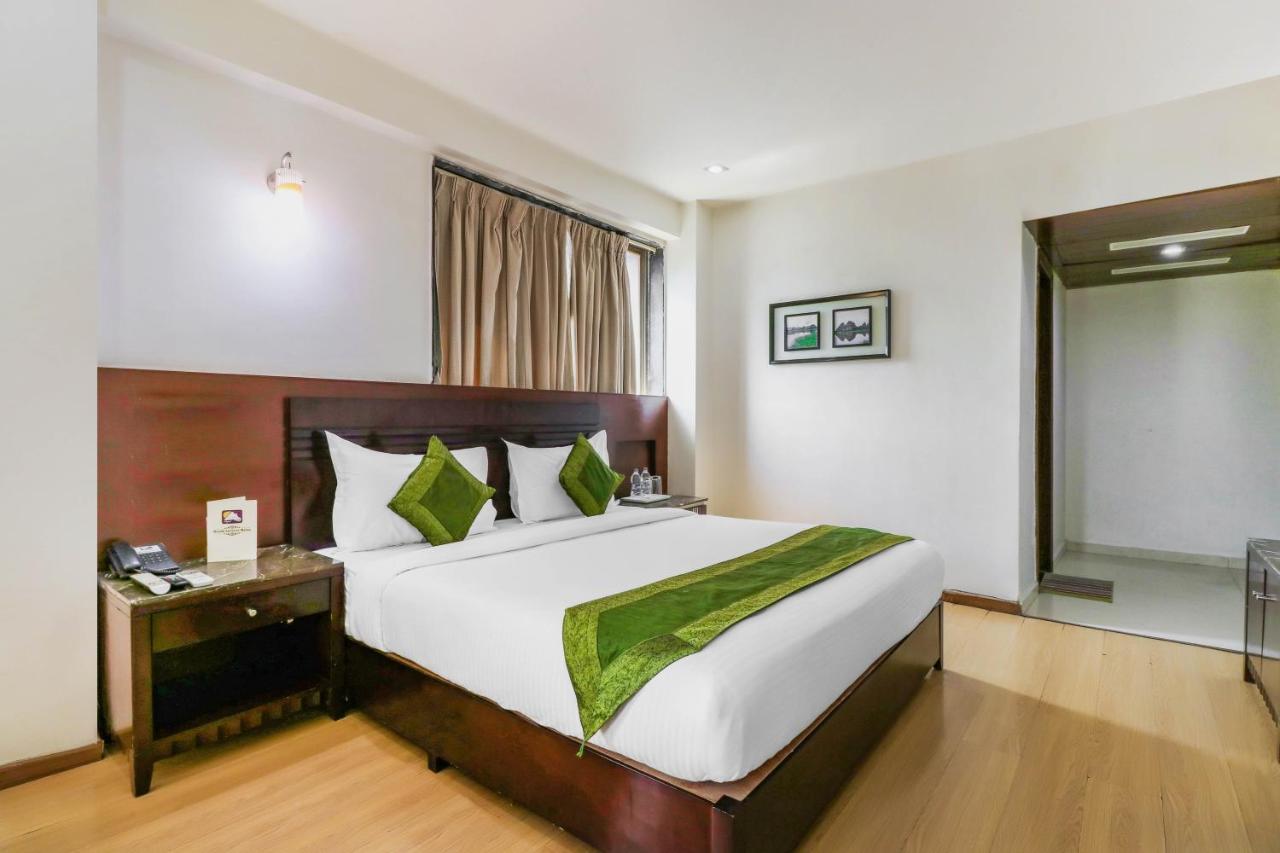 Treebo Trend Hotel Parker Ahmadábád Kültér fotó