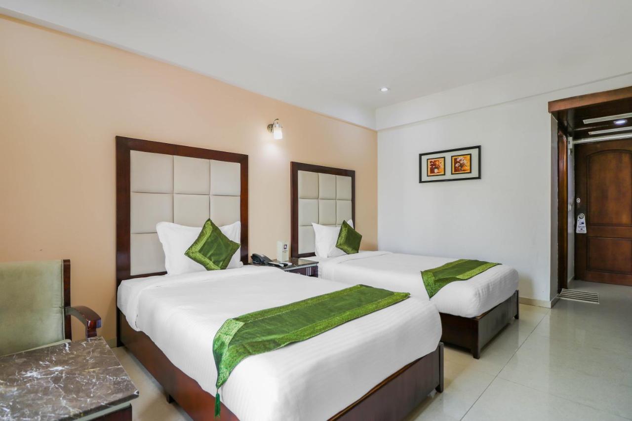 Treebo Trend Hotel Parker Ahmadábád Kültér fotó