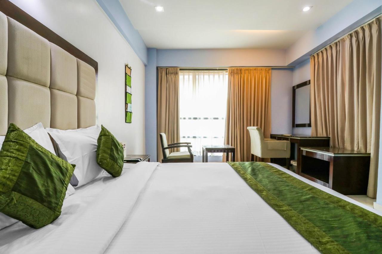 Treebo Trend Hotel Parker Ahmadábád Kültér fotó